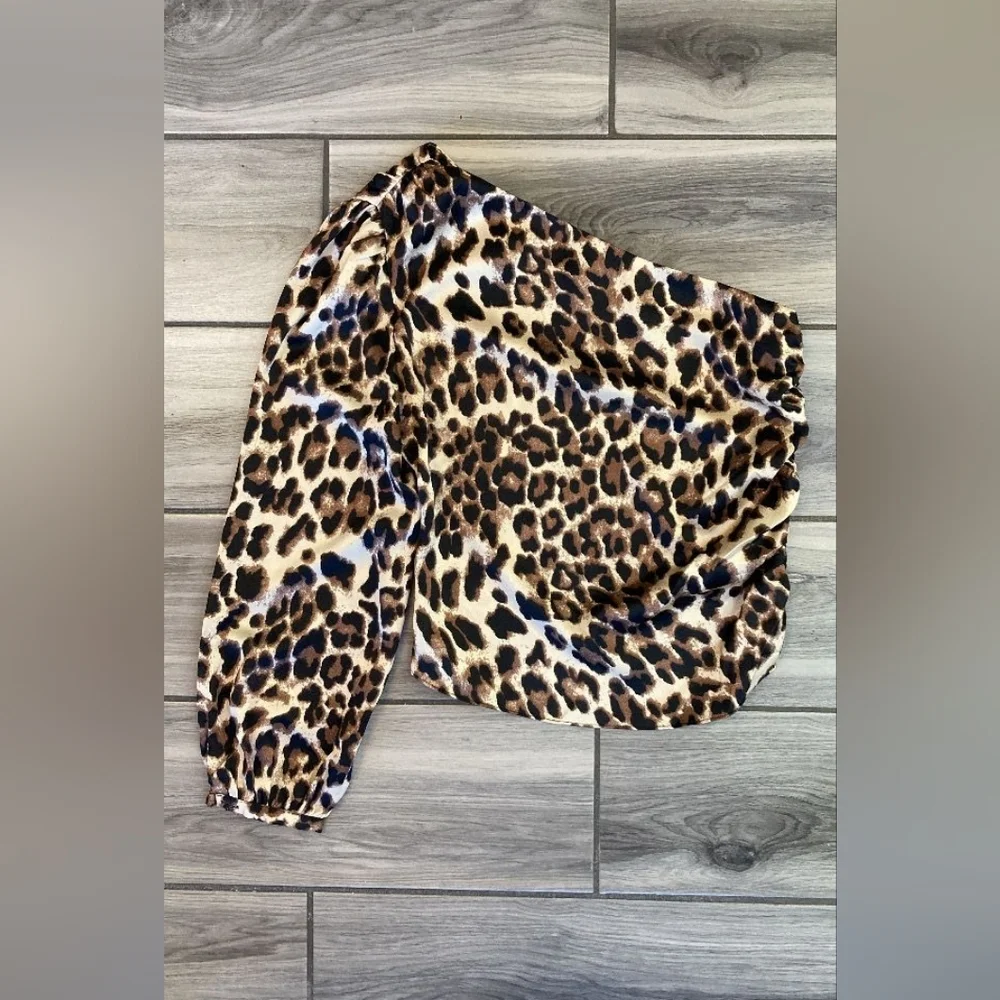 Leopard Print One-Shoulder Top - Picture 2 of 2
